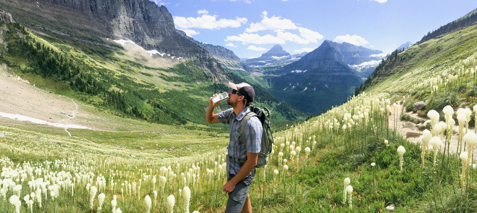 Read more about the article 10 Essential Hiking Tips for Beginners