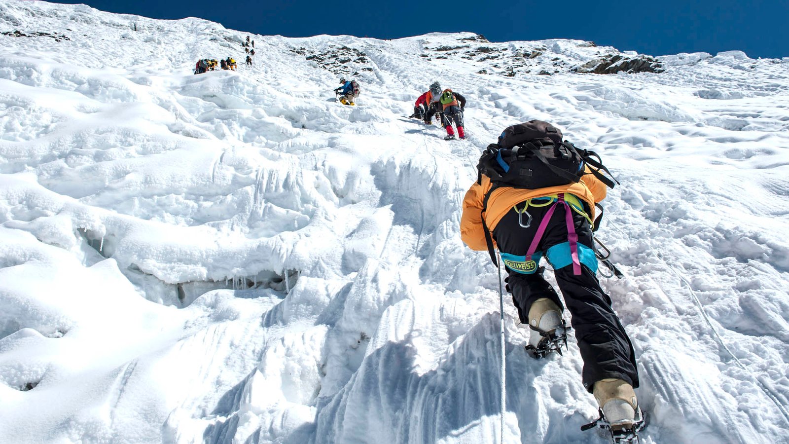 You are currently viewing How to Train for Your First Mountaineering Expedition: Building Strength and Endurance